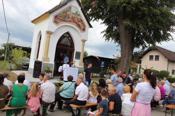 FOTO: Krajani stopili skupaj in obnovili kapelo, vanjo vložili več kot 10 tisoč evrov