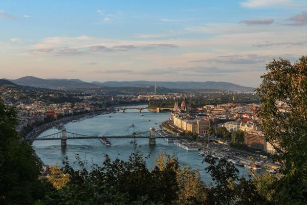 Nizek vodostaj Donave povzroča težave, Madžarska ustavlja jedrsko elektrarno