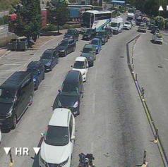 Na jugu Hrvaške več kot 20 kilometrov dolga kolona, na pomoč priskočili domačini