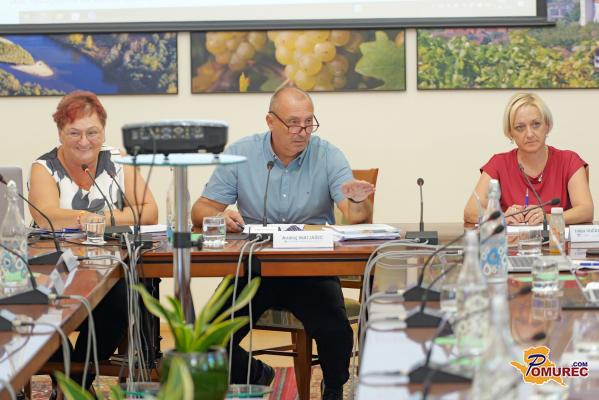 FOTO: Po opozorilu ministrstva padla nova odločitev o direktorici Zdravstvenega doma Lendava