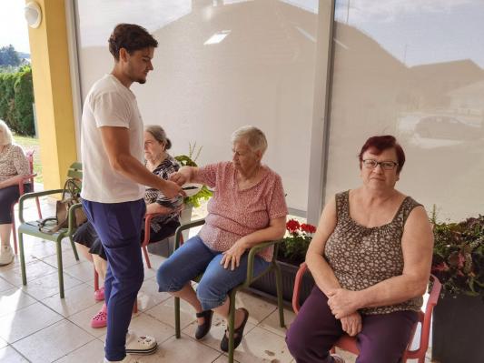 Čokoladno popotovanje na Goričkem: od kakavovca do skodelice vroče čokolade