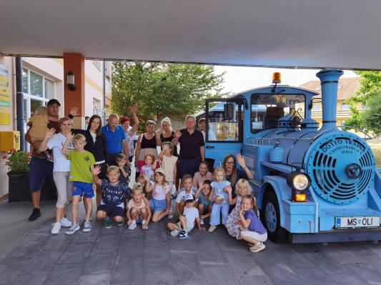 FOTO: Od skupnega zajtrka do Vulkanije, zaposleni z družinami preživeli dan na Goričkem