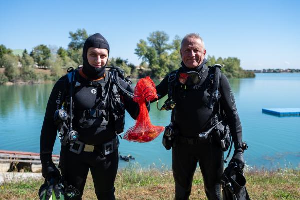 FOTO: Kar 50 potapljačev prečesalo Soboško jezero, to so odkrili 