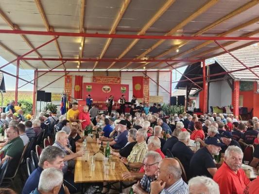 FOTO: Spomini, prijateljstvo in gasilsko srce združili več kot 300 udeležencev