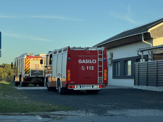 FOTO: Pozno popoldne zagorelo v Černelavcih, na kraj prihitela gasilska vozila