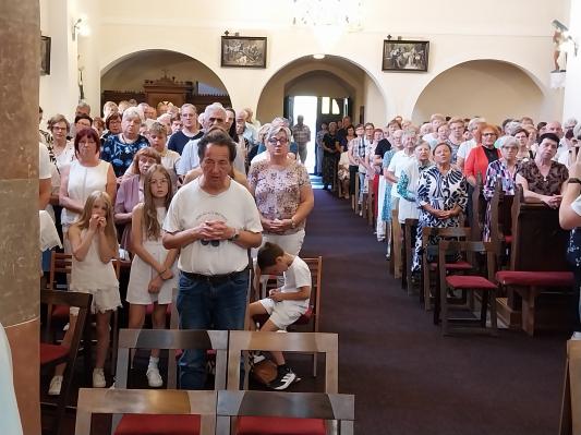 FOTO: Edina takšna cerkev v soboški škofiji znova privabila množico vernikov