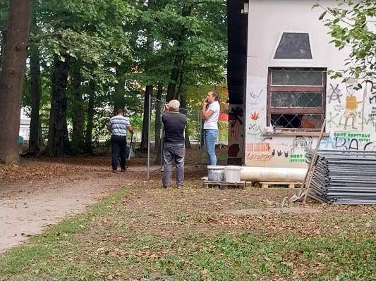FOTO: Začele so se priprave, znani objekt v soboškem parku bo kmalu izginil