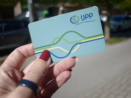 Se vozite z vlakom ali avtobusom? Ta novost vam bo prihranila čas
