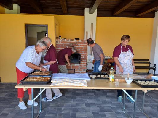 FOTO: V Dobrovniku je dišalo po orehovih dobrotah, izbrali tudi najboljše orehovo žganje