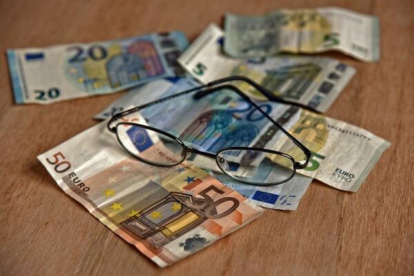 Se vam bliža upokojitev? Če počakate do leta 2027, bi lahko prejemali višjo pokojnino