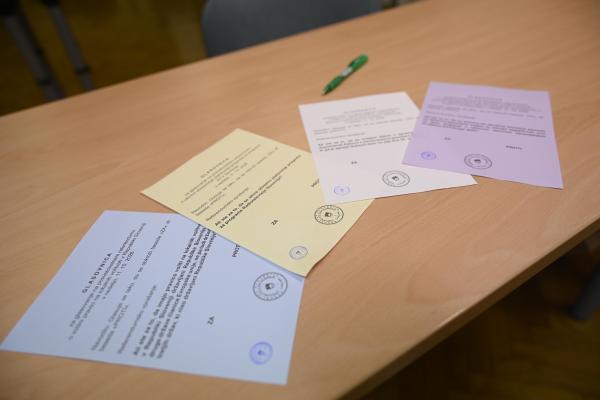 Danes referendumsko glasovanje po Sloveniji: Kaj morate vedeti pred odhodom na volišče?
