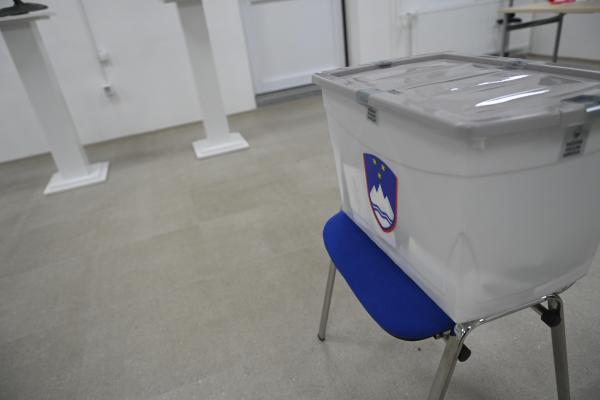 Referendumi: Volilna udeležba do 11. ure druga najvišja doslej, poglejte, kje so volivci najbolj množično odšli na volišča