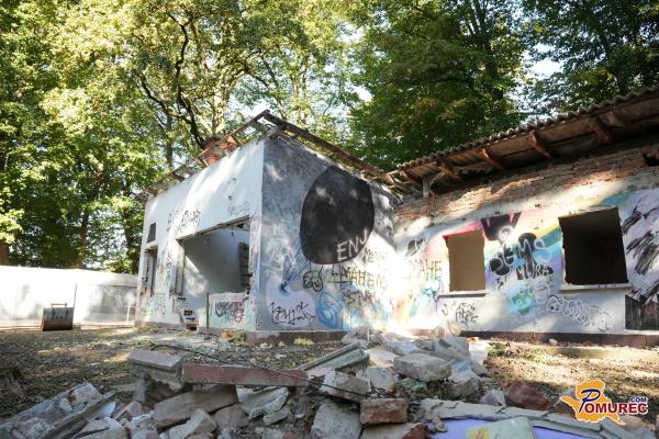FOTO in VIDEO: Rušenje v murskosoboškem parku, Zotka se poslavlja