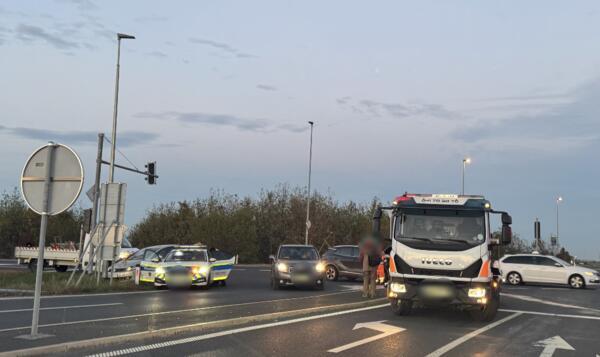 FOTO: V Murski Soboti trčili dve vozili, na kraju posredovali gasilci in reševalci