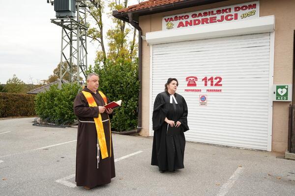 FOTO in VIDEO: V Andrejcih slovesno prevzeli napravo, ki lahko pomeni razliko med življenjem in smrtjo