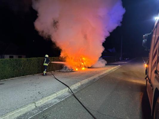 FOTO: V Pomurju sredi noči izbruhnil požar, na delu dve gasilski društvi
