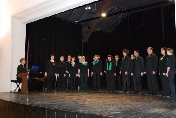 FOTO: MPZ Cantate uspešno zakorakal v pomladne dni z narodnimi pesmimi