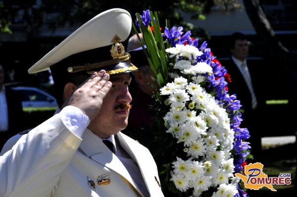 FOTO: Na Trgu zmage ob obletnici zmage poklon padlim vojakom