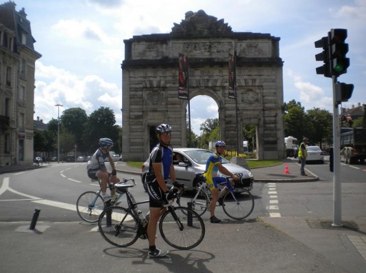  FOTO: Izziv štirih kolesarjev iz Beltincev uspel: v tednu dni osvojili Pariz