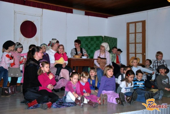 FOTO: Otroci na Gornji Bistrici spoznavali »Kak je inda fajn bilau«