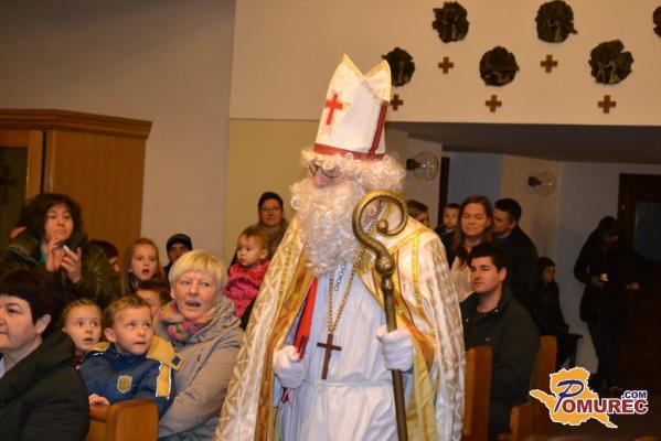 FOTO: Sv. Miklavž tudi letos obiskal otroke