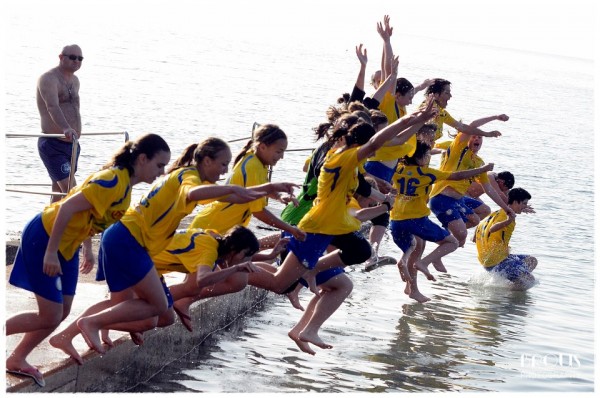 Ženski podmladek Pomurja zmagal v Umagu in proslavil v morju