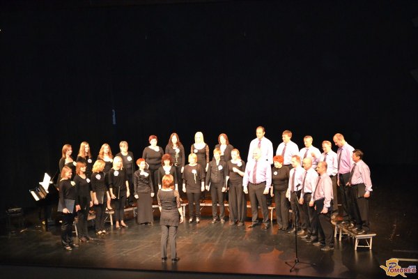 FOTO: Mešani pevski zbor Štefana Kovača s pesmijo proslavil 45. jubilej