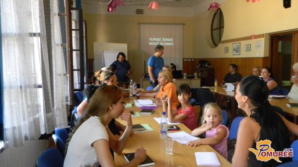 FOTO: Romska ženska še vedno zatirana