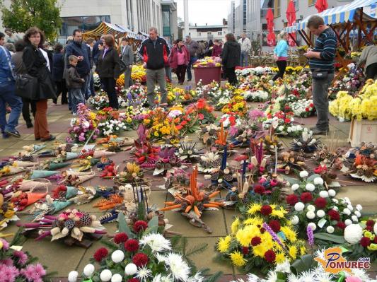 FOTO: Občutna finančna kriza se pozna tudi pri prodaji cvetja in sveč