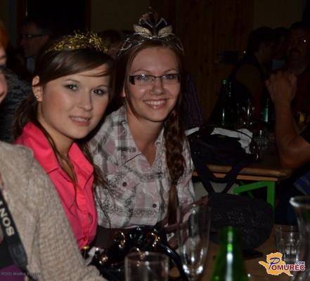 FOTO: Vinske kraljice z nogami tlačile grozdje na 202 leti stari preši