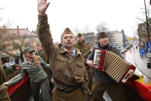 Laž ima kratke noge