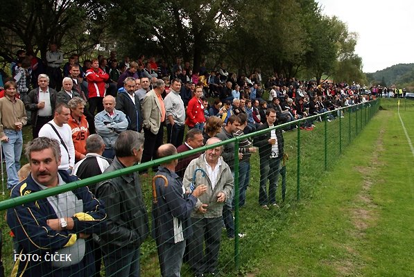 Foto: Grad pred 700 gledalci remiziral s Čardo