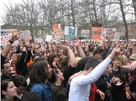 Zakon o malem delu v parlamentu še enkrat sprejet