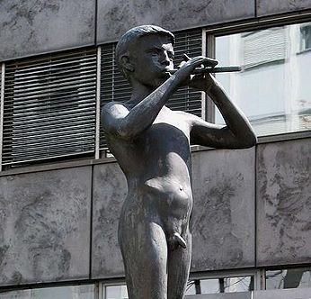 RTV Slovenija - ustanova, ki deli javnost in politiko