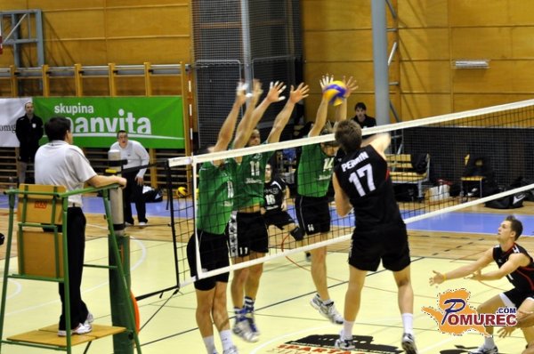 FOTO:  Reprezentanca Kanade boljša od odbojkarjev Panvite Galexa