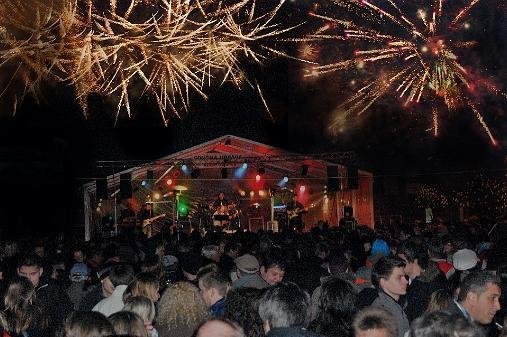 V Murski Soboti na silvestrsko noč skupini Blue Planet in Sončna uprava