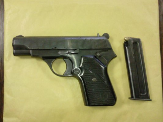 Ljutomerski policisti zasegli pištolo 20-letnemu mladeniču