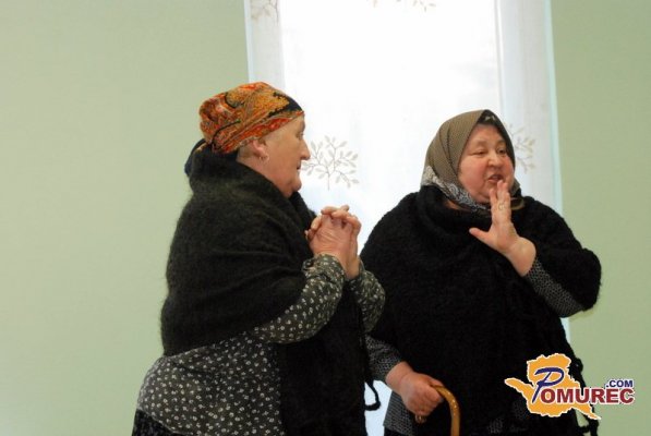 FOTO: Starejši proslavili kulturni praznik in dobili svojo knjižnico