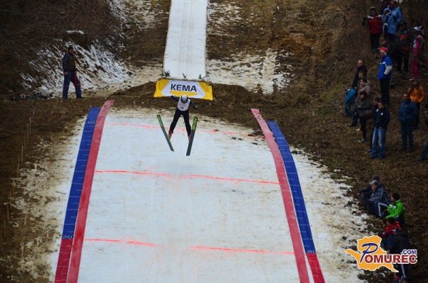 FOTO: Smučarski skoki na Pertoči