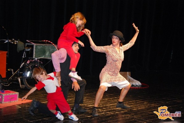 FOTO: Italijanska ulična predstava na lendavskem odru