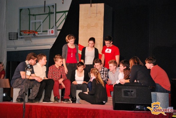 FOTO: Gledališko-glasbena predstava osnovnošolcev kot poklon kulturi v Črenšovcih