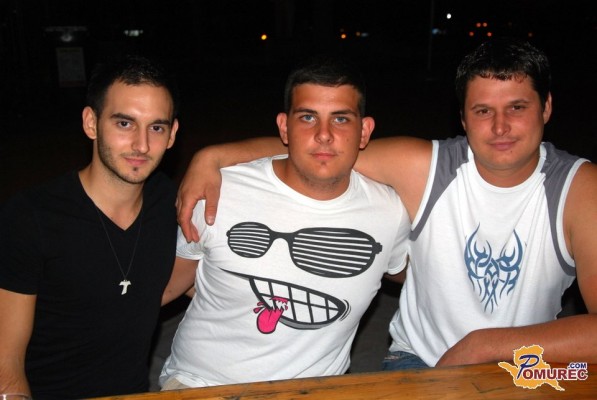 FOTO: V Črenšovcih zažigali Koroški korenjaki