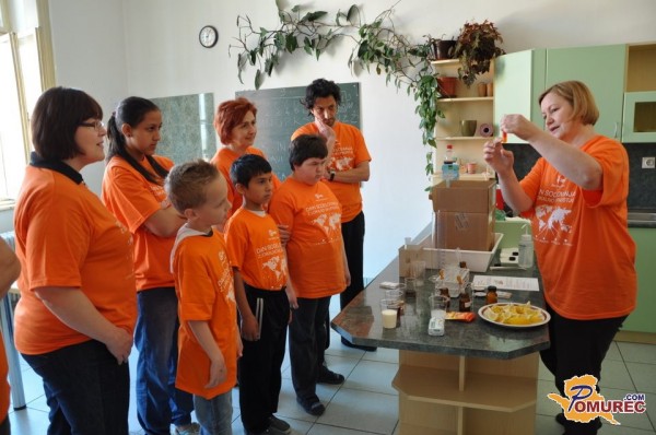 FOTO: Na Dvojezični osnovni šoli II v Lendavi eksperimentirali