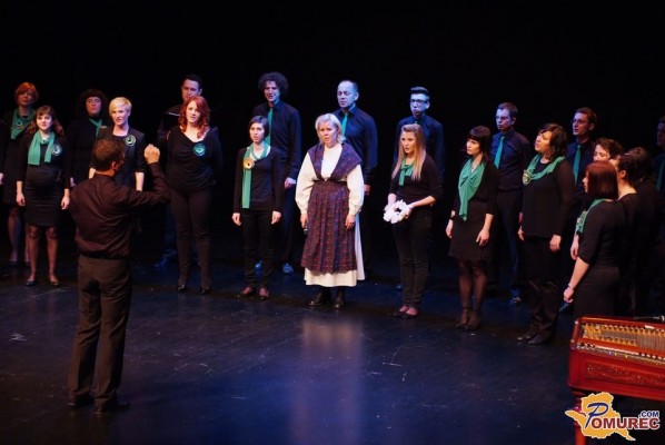 FOTO: Zbor Cantate podelil Košček ljubezni v Murski Soboti