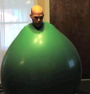 Človek v balonu