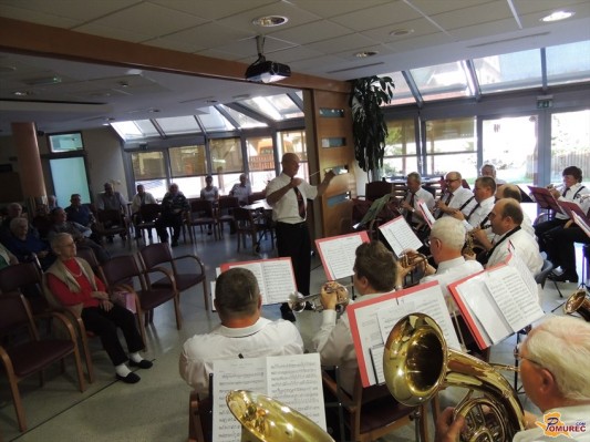 FOTO: Prleška godba društva upokojencev nastopila v DSO Ljutomer 