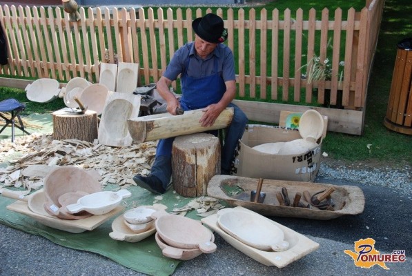 Jože Mertük iz Beltinec - prepoznaven po svojih lesenih koritih in »krničkah«