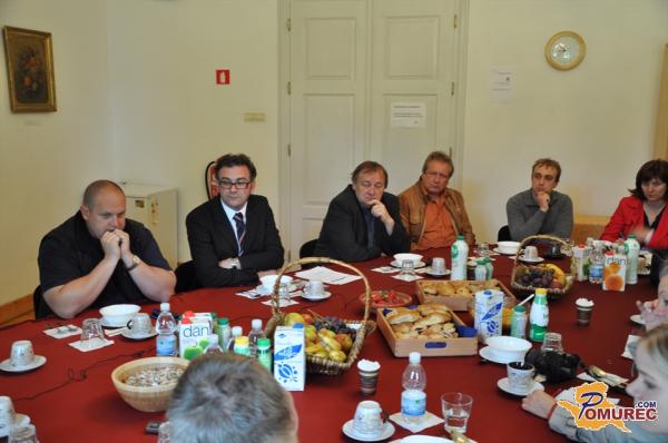 V RIS Dvorec Rakičan bo poletje jezikovno pestro