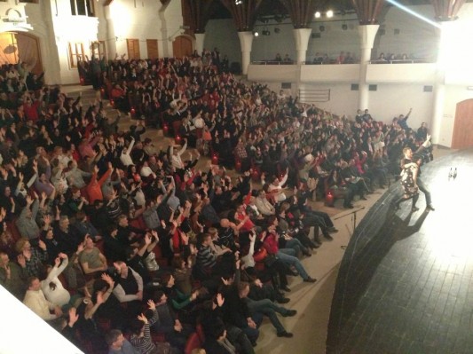 Predstava Bitka med spoloma nasmejala lendavsko dvorano