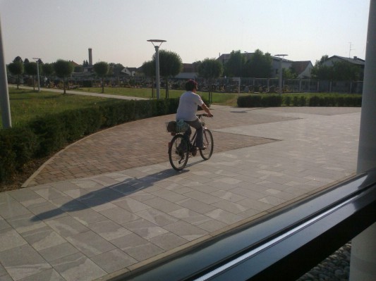 Murskosoboško pokopališče po novem steza za kolesarje in mopediste?